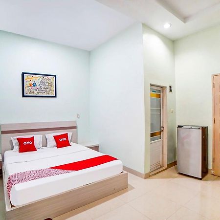 Oyo 91170 Ayahanda Residence Медан Экстерьер фото