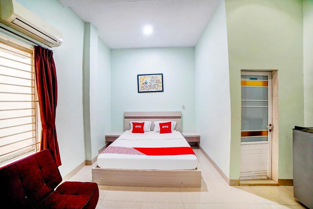 Oyo 91170 Ayahanda Residence Медан Экстерьер фото